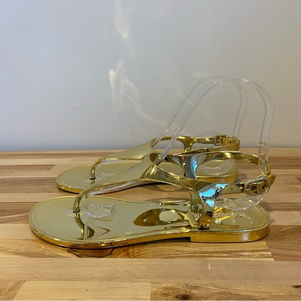 BCBGMAXAZRIA gold strappy flat sandals thong stylish contemporary size 5